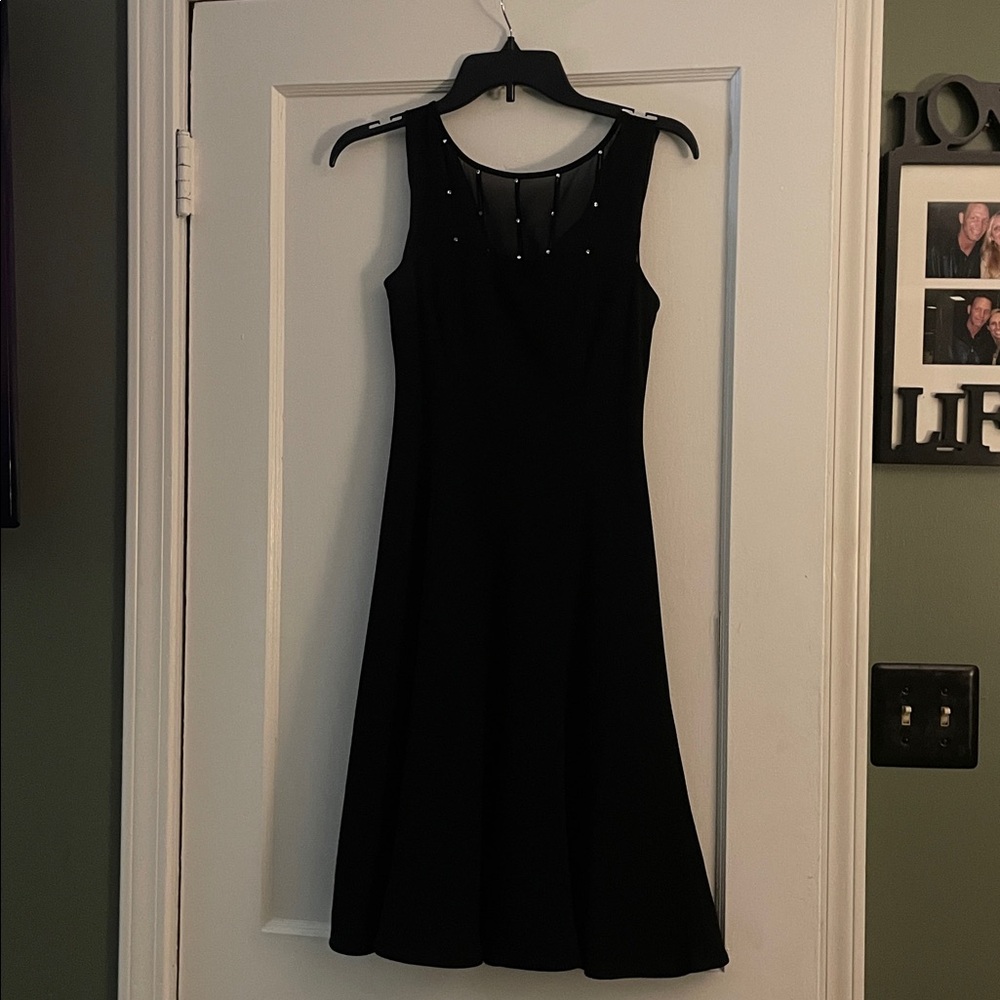 Jones Wear Black Sleeveless Dress